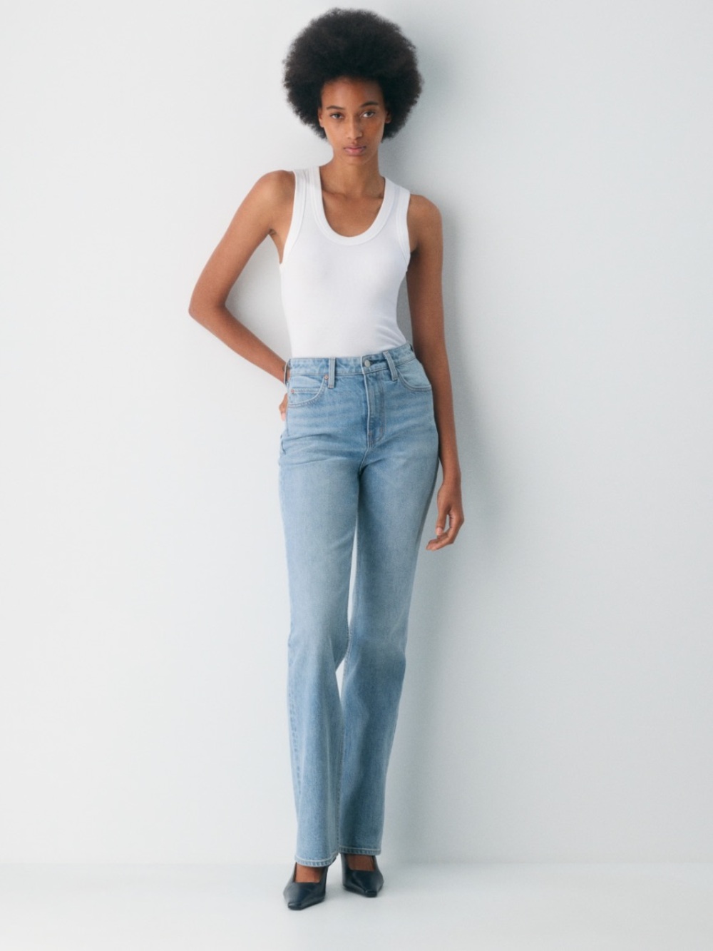 Aritzia Women's Nina Stovepipe Straight Jeans - Light Blue Wash
